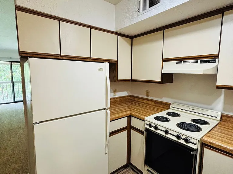 1400H University City Blvd — Photo 4