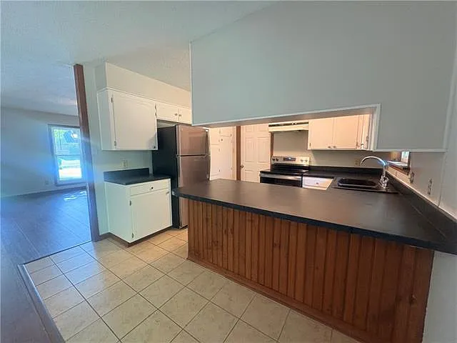 3 bed, 2.0 bath, 1355 sqft, $1,700 — Photo 2
