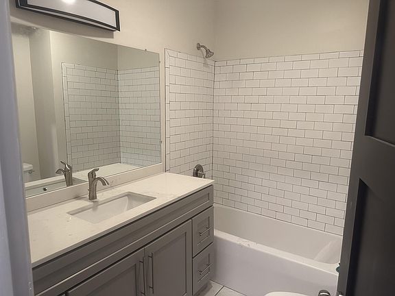 5th image of 920 N 2nd St #1