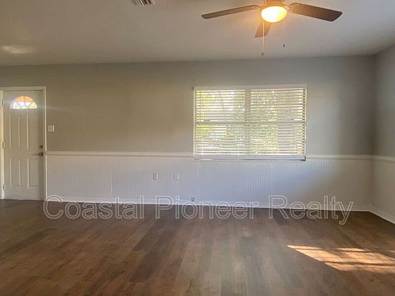 5th image of 110 W Hanna Ave