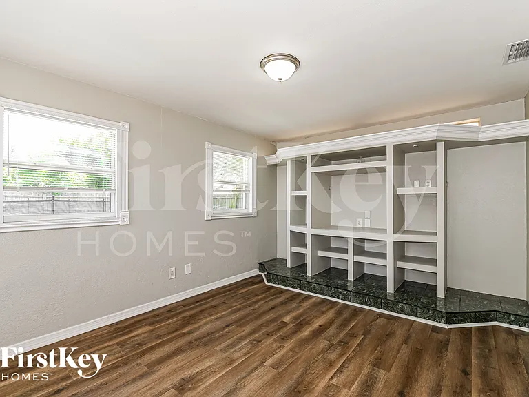 401 NE 15th Ave — Photo 8