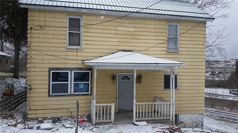 2nd image of 103 Painter St