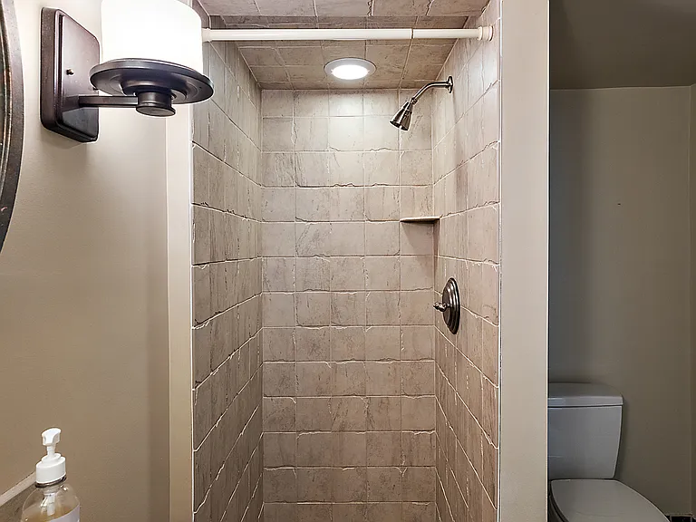 2546 Dorchester Rd — Photo 33