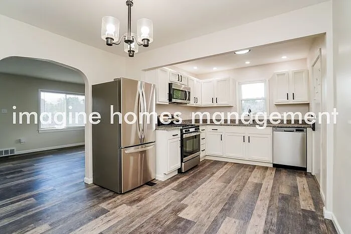 219 Maple Dr — Photo 6