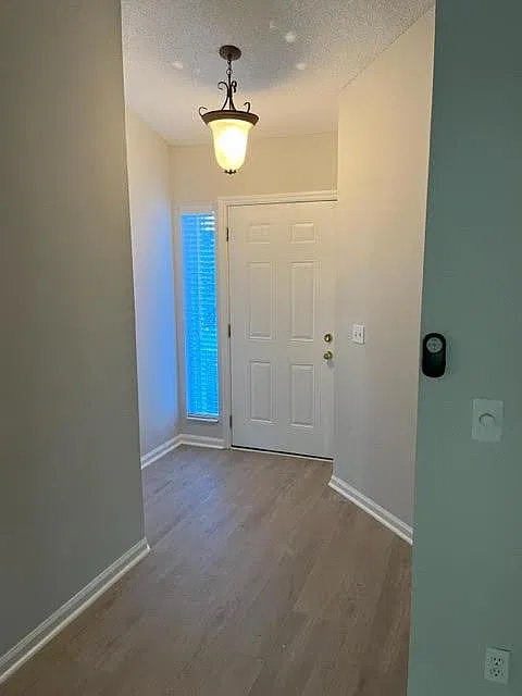 3 bed, 1375 sqft, $2,225 — Photo 3