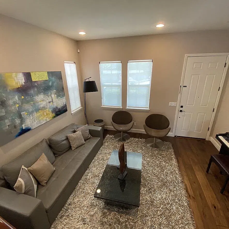 4 bed, 2.5 bath, 2235 sqft, $6,500 — Photo 4