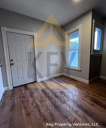 2nd image of 1016 Lake Ave #2