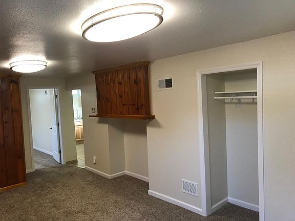 4th image of 626 1/2 Avenue E