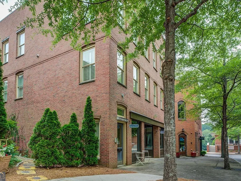 4165 Raphael St SW — Photo 2