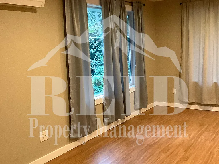 4813 Sandra Ln NE — Photo 4