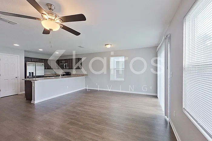 3 bed, 2.5 bath, 1409 sqft, $1,725 — Photo 4