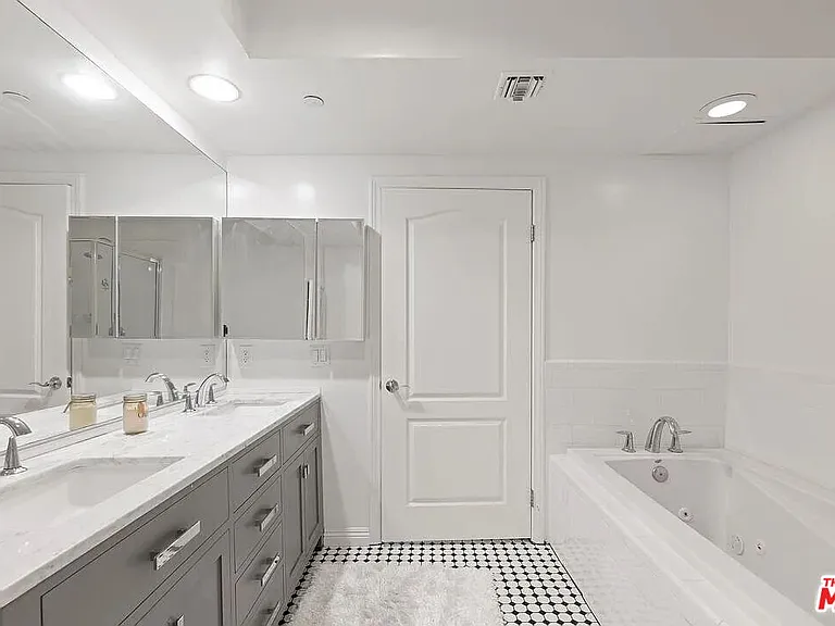 1522 Amherst Ave #101 — Photo 23