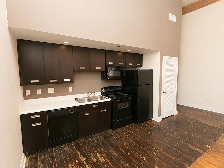 215 N Court St — Photo 13