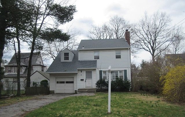 1st image of 92 Rose Ave