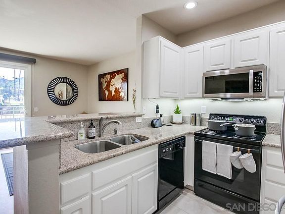 4th image of 2220 Camino De La Reina Unit 102