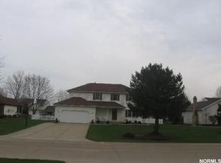 573 Fieldstone Dr, Amherst, OH 44001