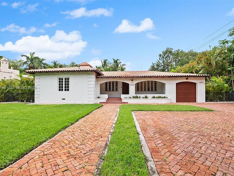 1808 Granada Blvd — Photo 2