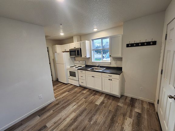 2nd image of 2600 SE Orient Dr APT 9