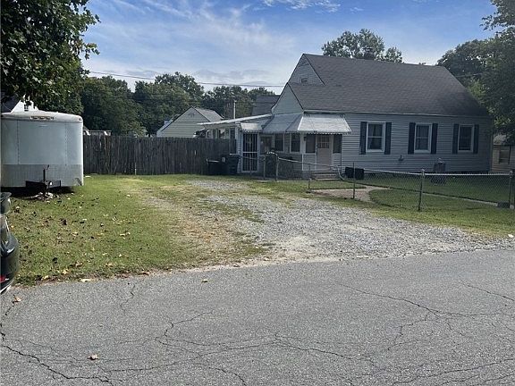 3rd image of 6741 Strathmore Rd
