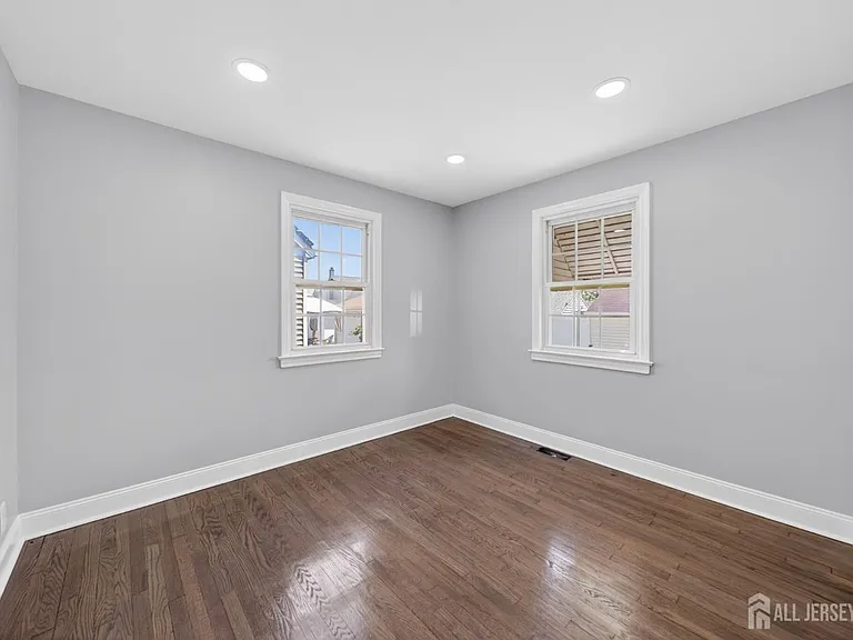 125 E Cherry St — Photo 9