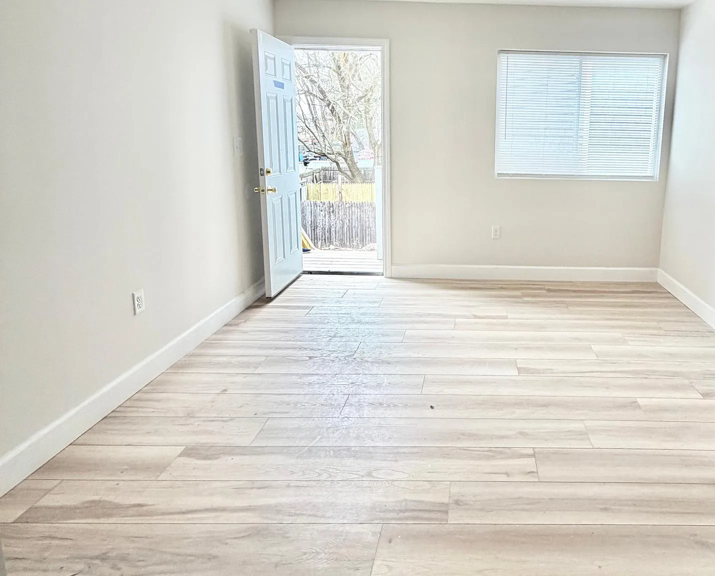 3 bed, 1.5 bath, 1250 sqft, $2,175 — Photo 2