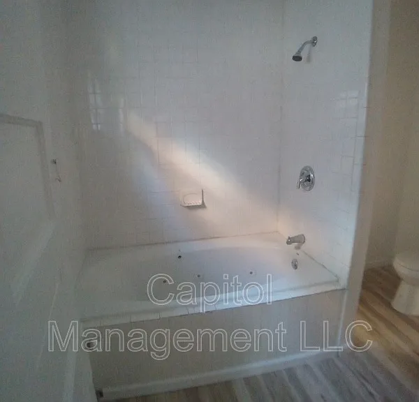 220 W Lapeer St #2 — Photo 5