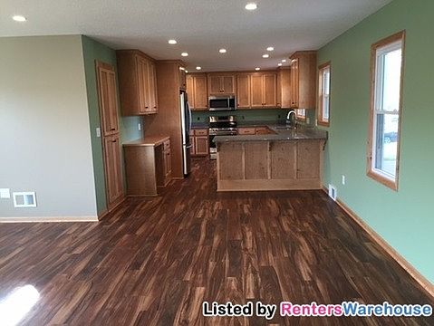 3rd image of 860 2nd Ave NW