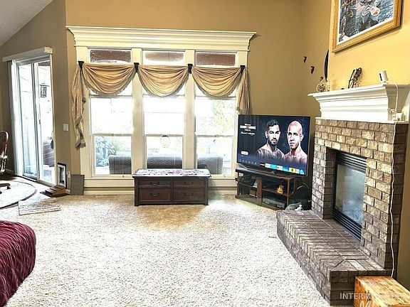 2nd image of 3738 N Hollymount Way