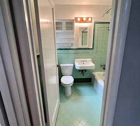 3rd image of 2645 Polk St APT 203