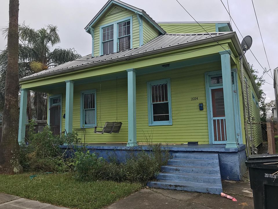 Front door (right side)