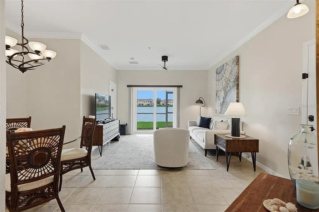 3 bed, 2.0 bath, 1210 sqft, $4,500 — Photo 2