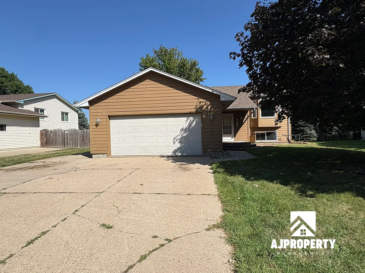 4 bed, 1800 sqft, $2,000 — Photo 1