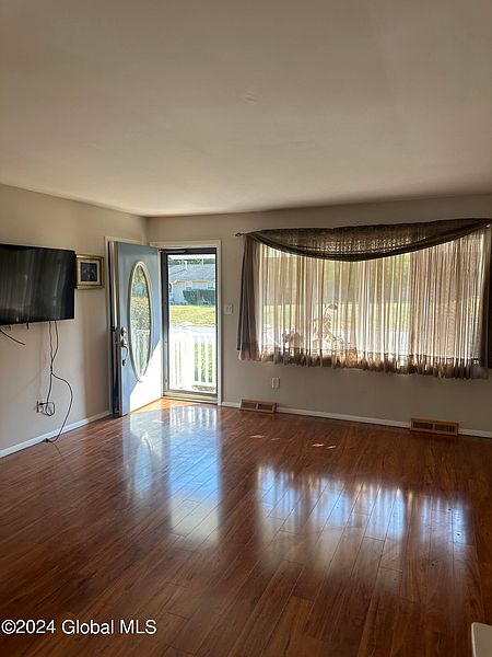 5th image of 13 Fawn Drive