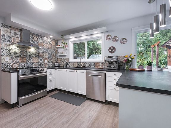 4th image of 46781 Portage Ave