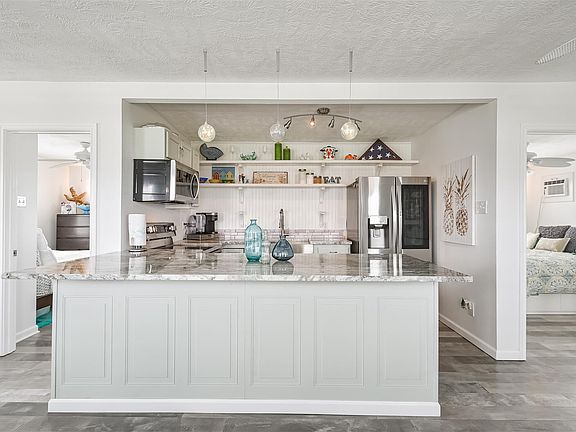 4th image of 4127 San Jacinto Dr