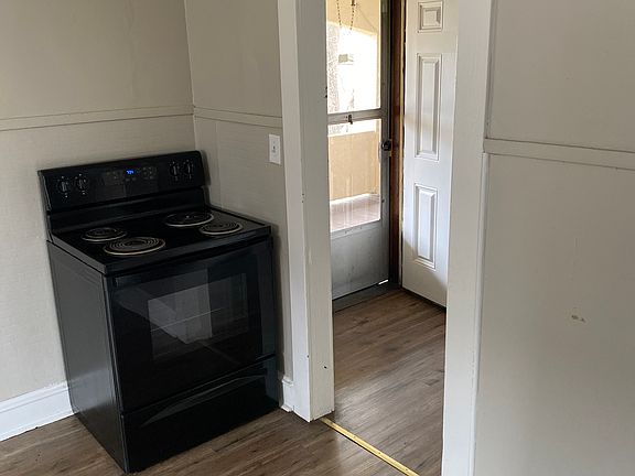 2nd image of 523 S Webster Ave #2