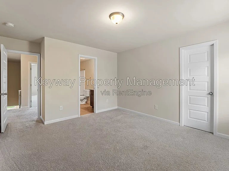 910 Clover Ct — Photo 18