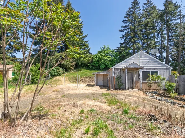 1619 NW Mulholland Dr, Roseburg, OR 97470