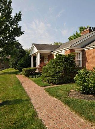 4th image of 3819 Hillview Dr