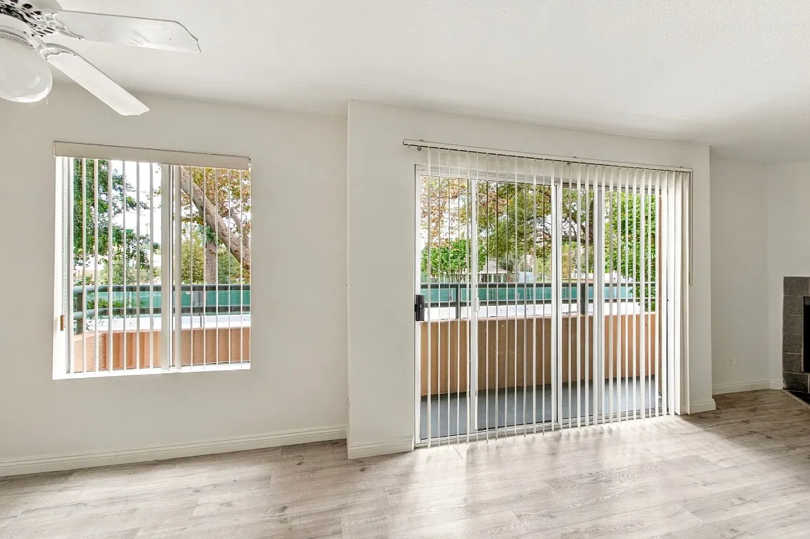 4152 Whitsett Ave — Photo 3