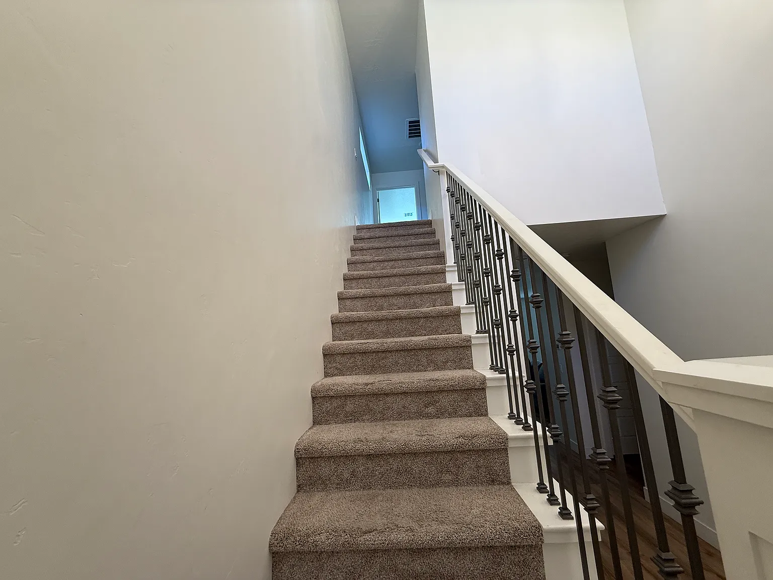 4 bed, 2.5 bath, 1984 sqft, $2,550 — Photo 3