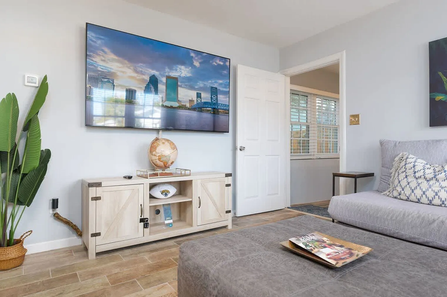 3 bed, 1.0 bath, 592 sqft, $2,869 — Photo 3