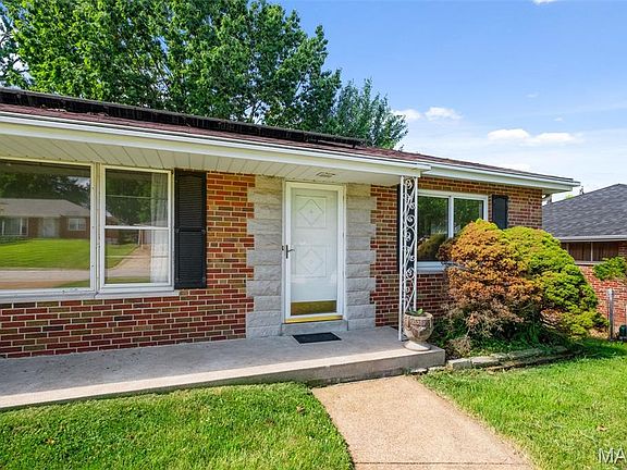 2nd image of 10634 Larkspur Dr