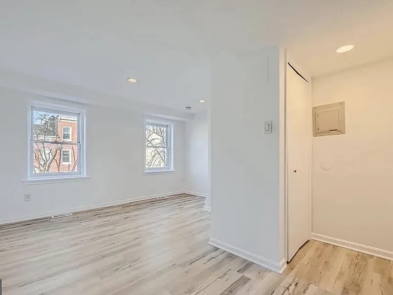 21 S Carrollton Ave — Photo 5