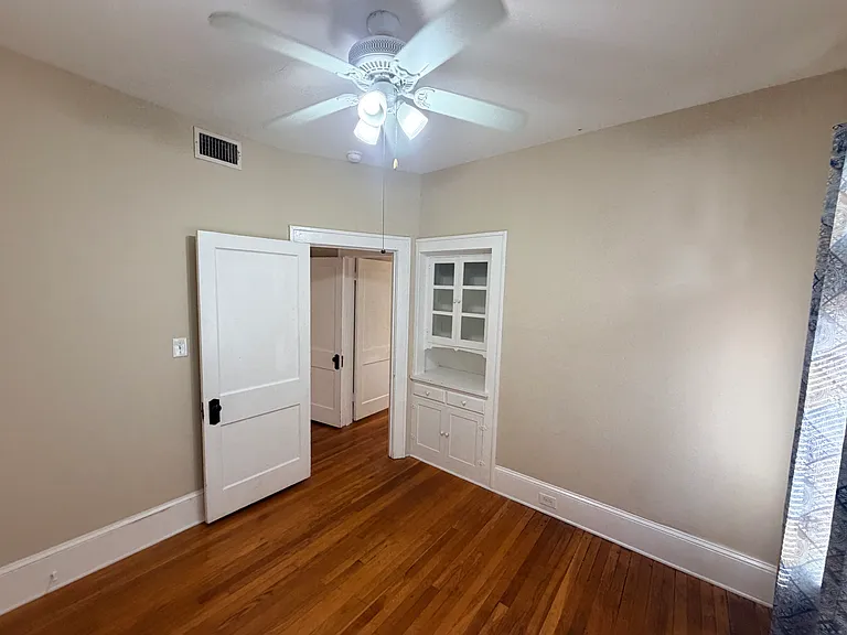 247 1/2 Kings Hwy — Photo 8