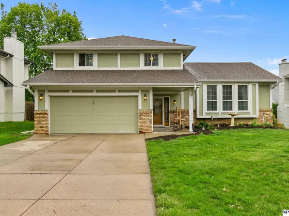 2926 Lynnwood Dr, Bellevue, NE 68123