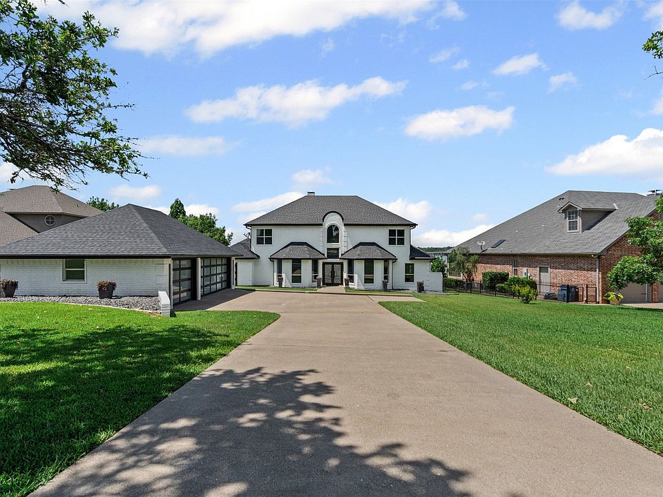 1st image of 105 Lakeside Dr