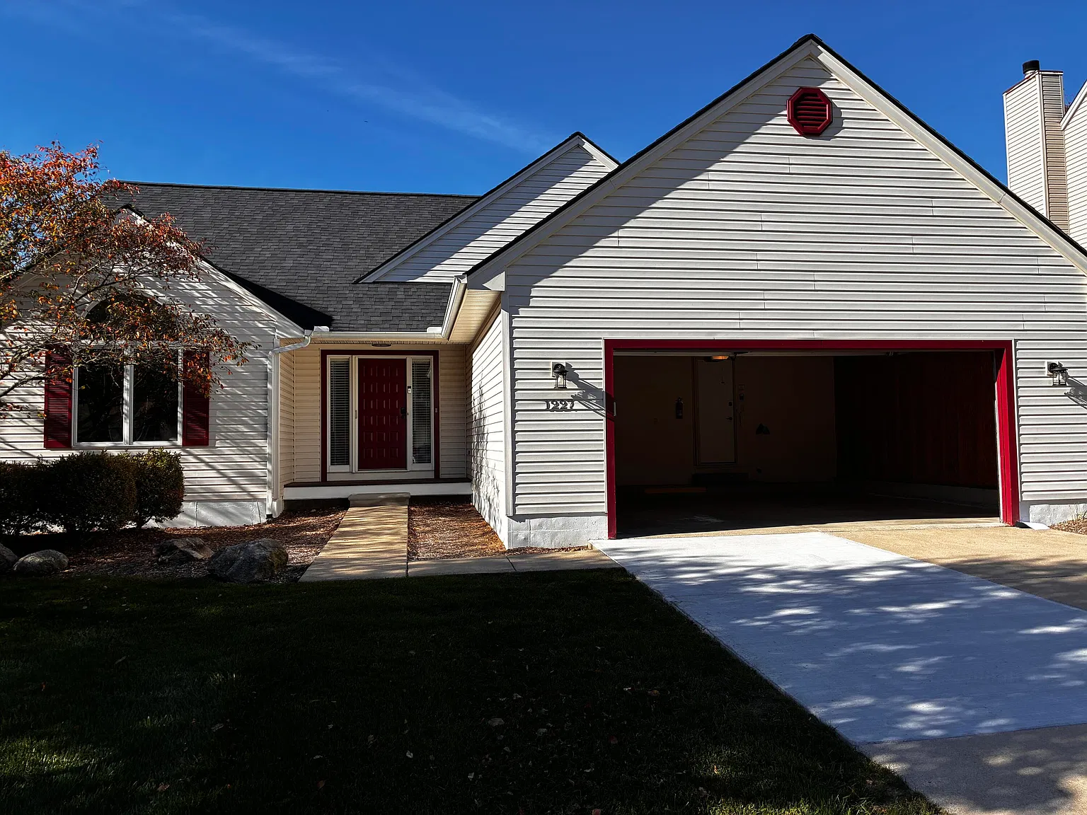 4 bed, 2.0 bath, 1670 sqft, $3,400 — Photo 1