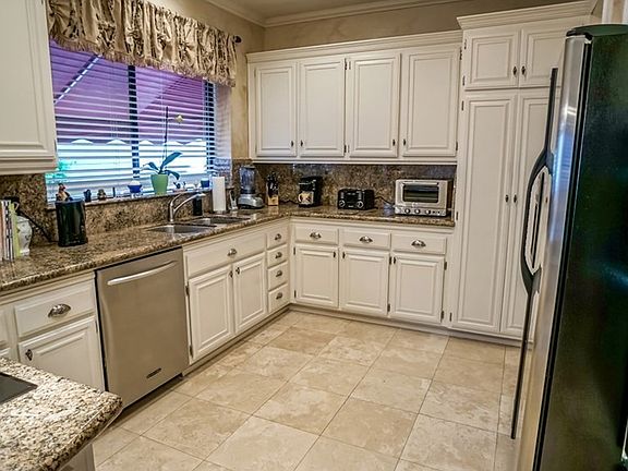 5th image of 5235 White Oak Ave APT 5