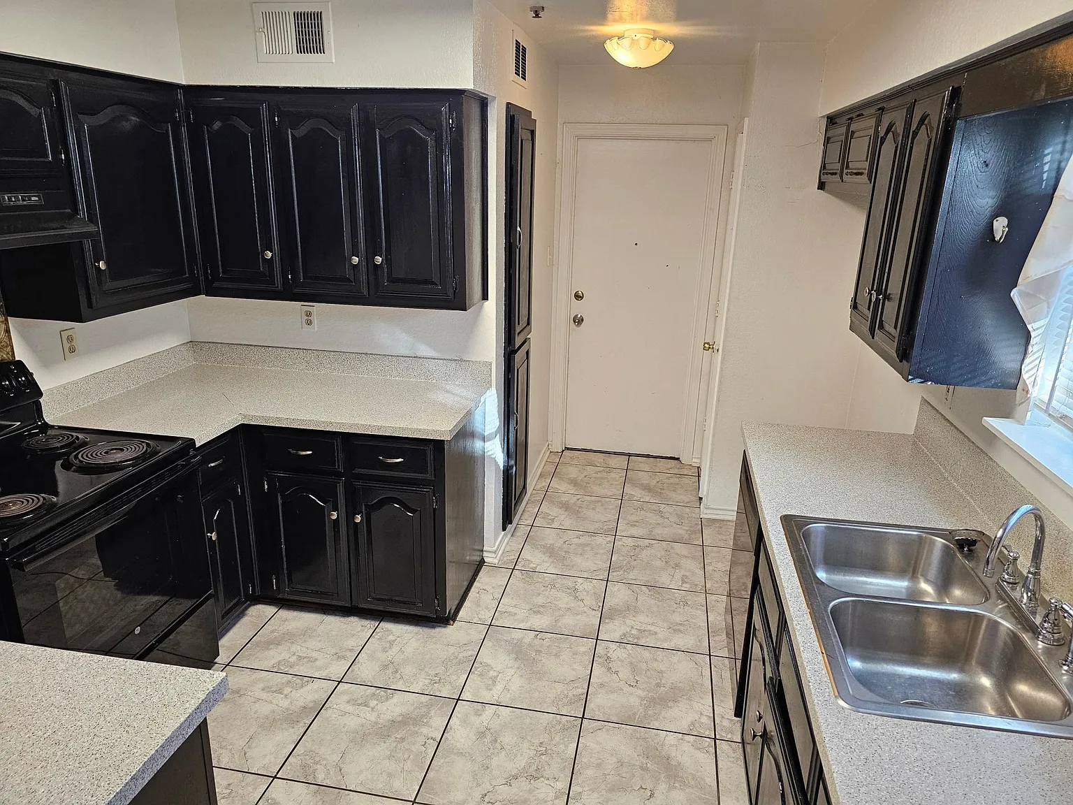3 bed, 1615 sqft, $2,100 — Photo 3